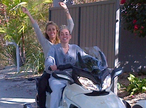 Billy Ray Cyrus Tweet, Miley Cyrus, Tish Cyrus, Bike Billy Ray Cyrus Tweet, Miley Cyrus, Tish Cyrus, Bike